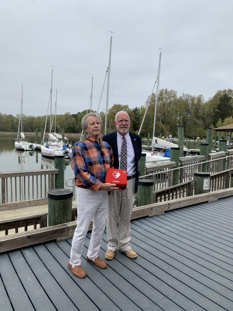 New Life Saving AED presented to CRAB